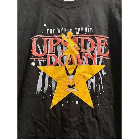 The World Turned Upside Down T-shirt size 2XL - Picture 2 of 2